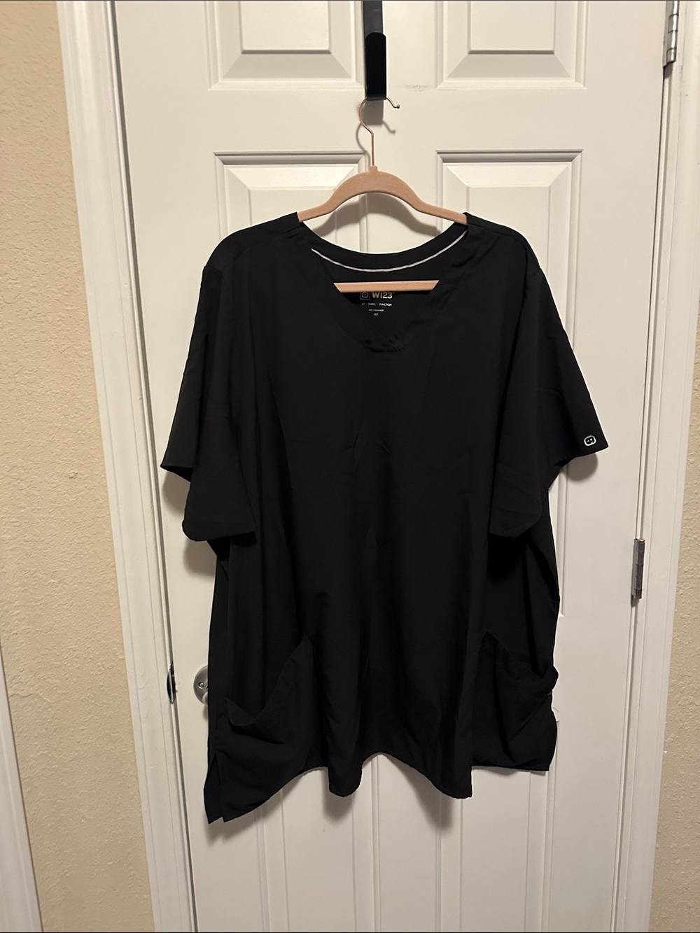 WonderWink Women's Black Short Sleeve Scrub Top
